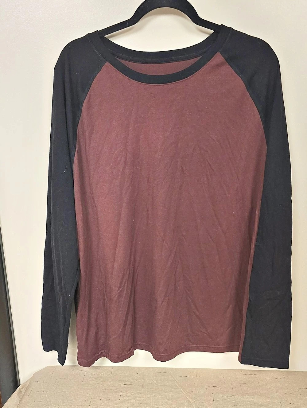 George Long Sleeve Raglan Tee in Maroon & Black 2XL/2XG Like New